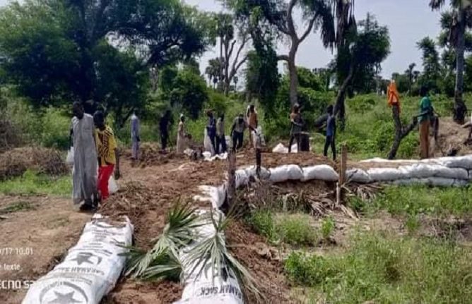 Les populations se préparent à la montée des eaux